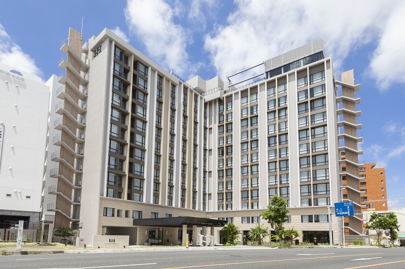 ゆいレール安里駅から徒歩3分という絶好のロケーション<br/><br/><span class="bigger red bold">6,100円～</span>～