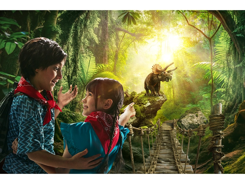 ここはカワイイ恐竜たちが住む世界。キミのミッションは迷子になってしまった赤ちゃん恐竜の捜索だ。勇気を出して、ジャングルの中を進んで行こう！トンネルのように生い茂る木々をくぐり抜け、ユラユラと揺れる吊り橋をようやく渡り、トロッコを自分で運転しよう！最後の難関は、ゴツゴツした足場の薄暗い洞窟。ドキドキする気持ちに立ち向かい、いくつもの冒険を乗り越えて、さあ、迷子の赤ちゃん恐竜を探し出せ
<br/><span class="small red">MAP5</span>