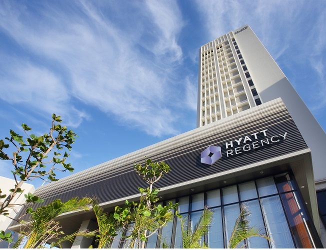 非日常を思わせる都会のリゾート<br/><span class="bigger red bold">13,200円～</span>～