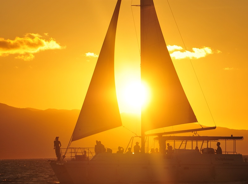 石垣島発 サンセットクルーズ H I S Lealeaokinawa