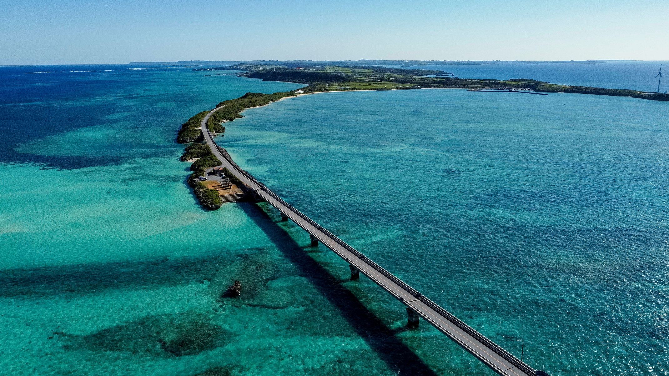 バスならではの高い目線で
宮古ブルーの絶景を満喫