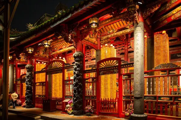 歴史的建造物を見学する