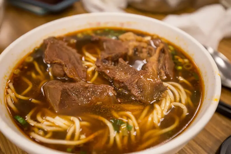 牛肉麵（ニューロウミエン）