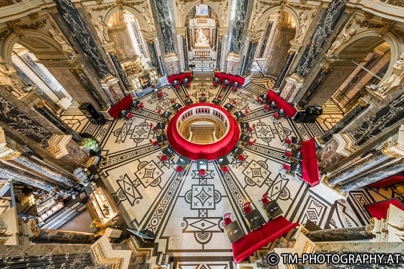 「世界一美しい」と言われるカフェ