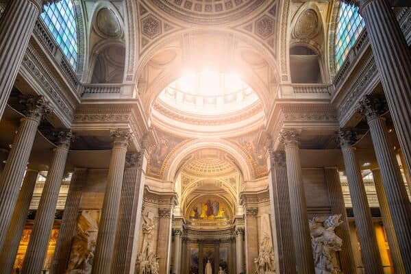 美しいパリの教会