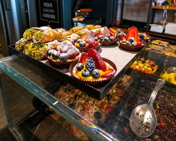 美食の街を堪能しよう