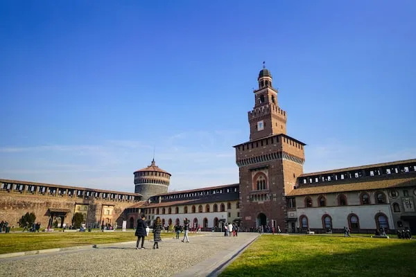 スフォルツェスコ城