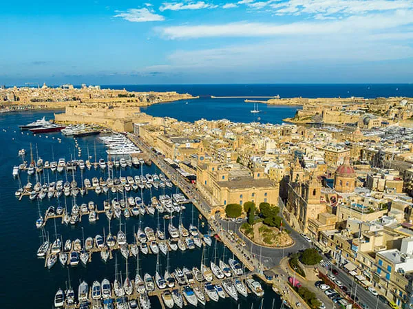 スリーシティーズ