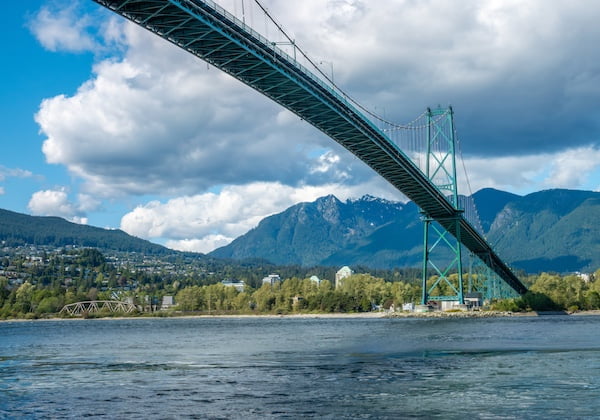 ライオンズゲートブリッジの建設資金