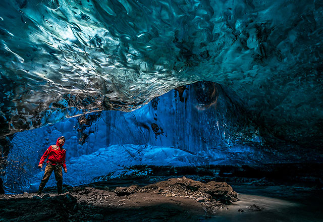 His 絶景 アイスランド 氷河の洞窟