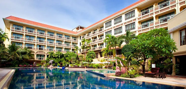 写真:ホテル『プリンス アンコール ホテル&スパ』プール