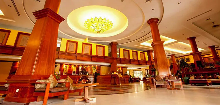 写真:ホテル『プリンス アンコール ホテル&スパ』ロビー