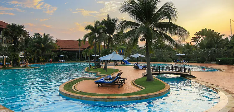 写真:ホテル『アンコールパレス リゾート&スパ』プール