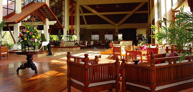 写真:ホテル『アンコールパレス リゾート&スパ』ロビー