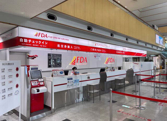 チェックインカウンター