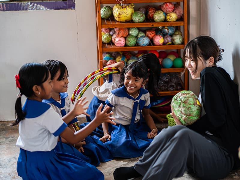 カンボジアで子どもと交流＆課外授業