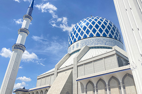 クアラルンプールのKLCC公園とペトロナスツインタワーのイメージ写真