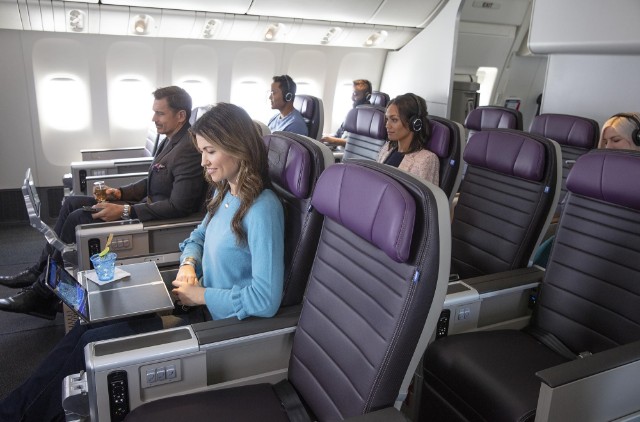 ユナイテッド・プレミアムプラス機内1