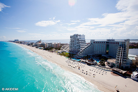 ホテルゾーン カリブ海とラグーンに囲まれた約22kmのリゾートエリア。