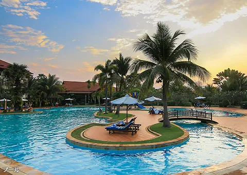 写真：ホテル「アンコールパレス リゾート＆スパ」プール
