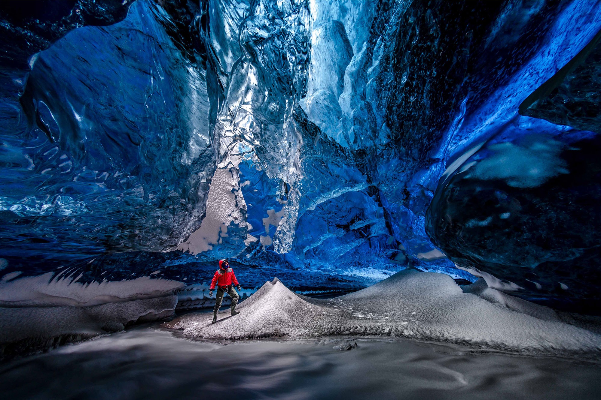 氷河の洞窟 アイスランド