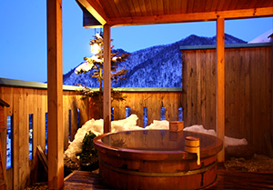 定山渓第一寶亭留 翠山亭